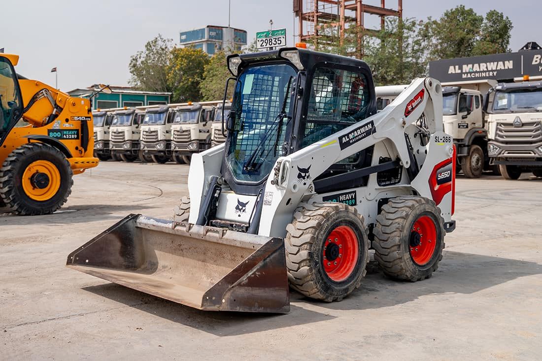 How to Operate a Skid Steer Loader: A Complete Guide for Beginners