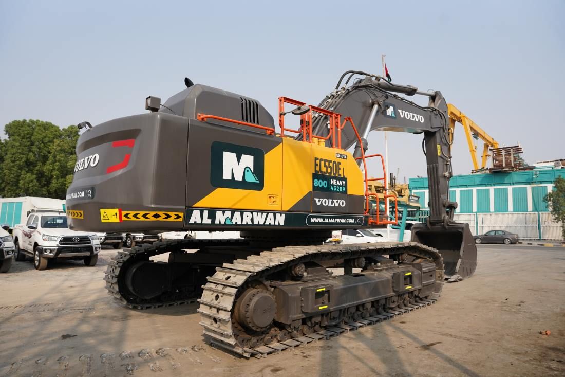 Rent 55 ton Large Excavators, Standard Boom